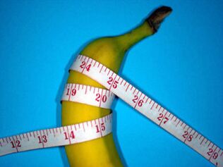 Vermessung des Penis während der Penisvergrößerung am Beispiel einer Banane